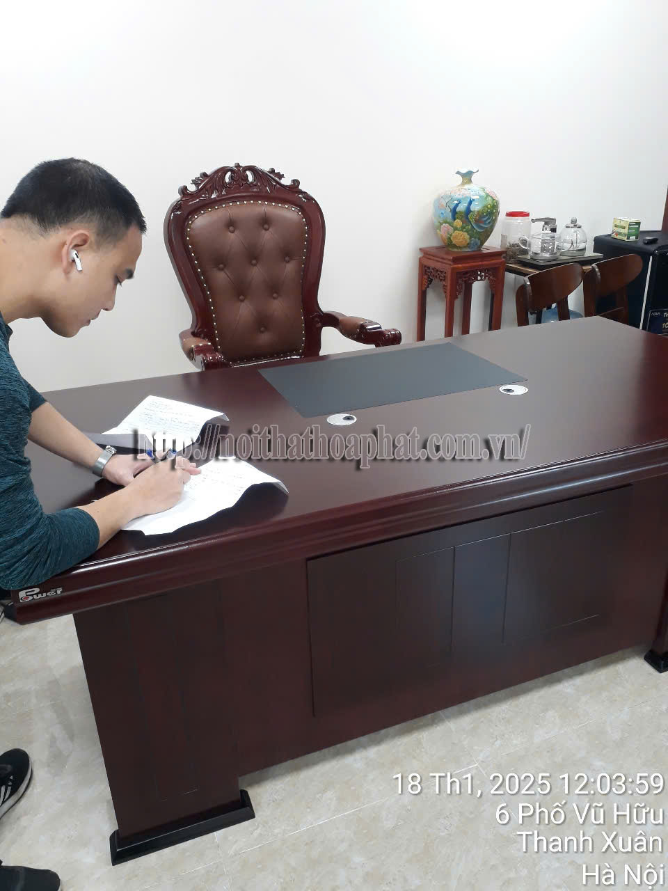  H&igrave;nh ảnh thực tế ghế l&atilde;nh đạo ch&acirc;n tĩnh GTN88-2