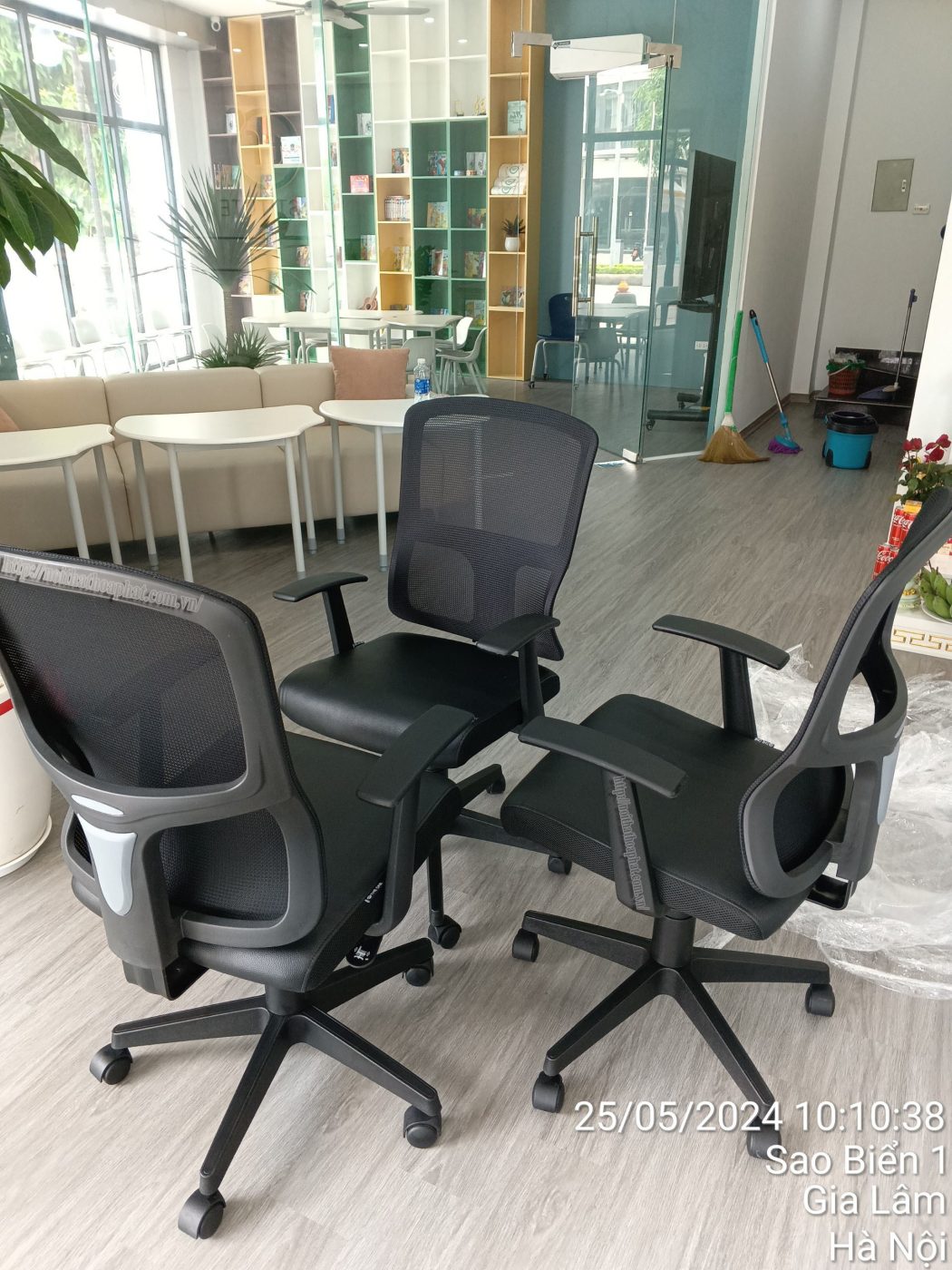 H&igrave;nh ảnh thực tế ghế lưới nh&acirc;n vi&ecirc;n cao cấp GL223