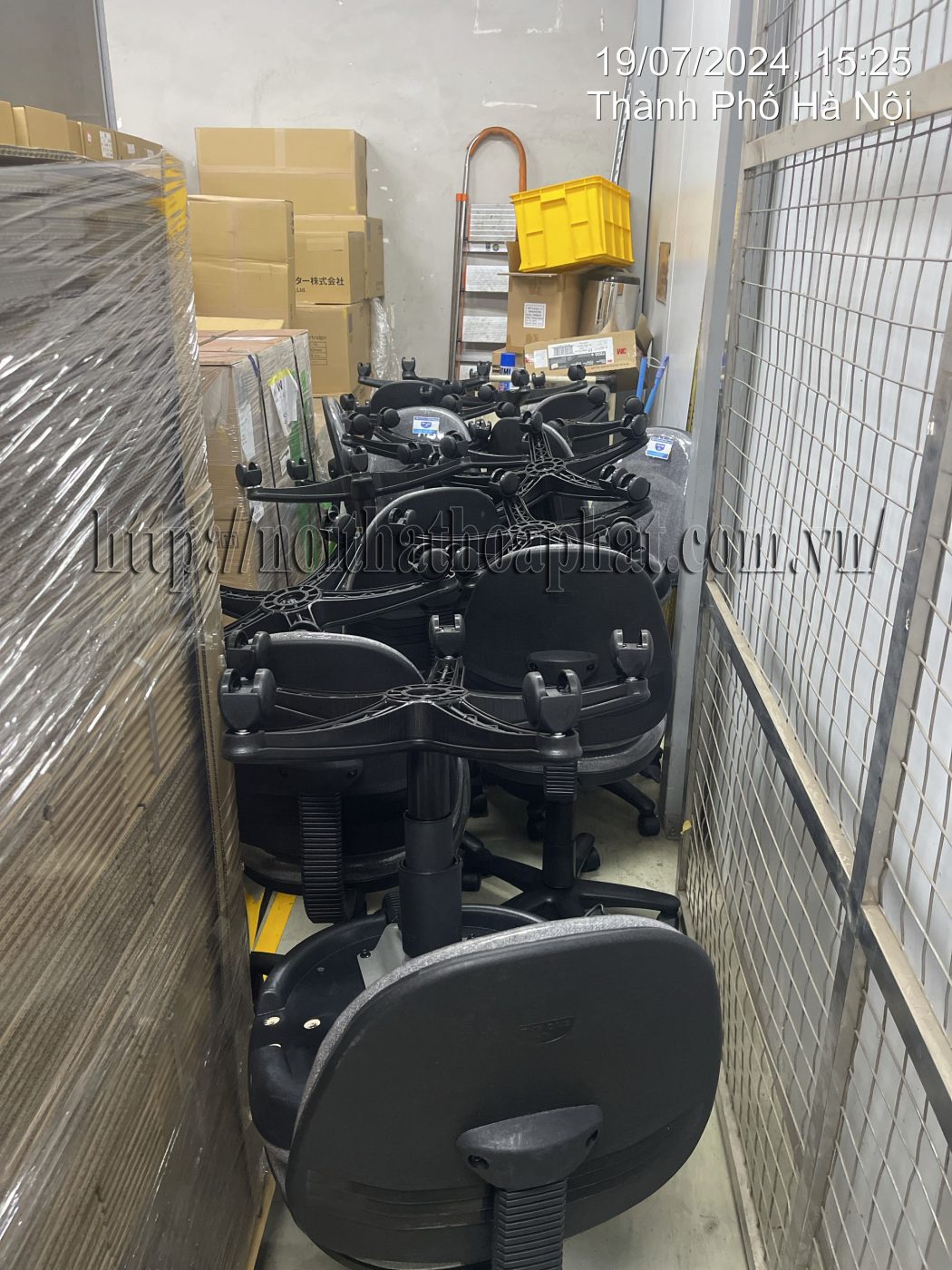 H&igrave;nh ảnh thực tế ghế nh&acirc;n vi&ecirc;n văn ph&ograve;ng SG550K-4