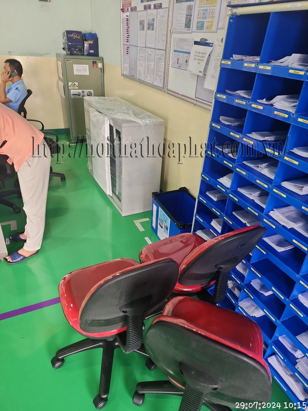 H&igrave;nh ảnh thực tế ghế nh&acirc;n vi&ecirc;n văn ph&ograve;ng SG550K-5