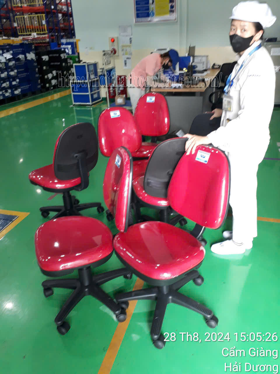 H&igrave;nh ảnh thực tế ghế nh&acirc;n vi&ecirc;n văn ph&ograve;ng SG550K-7