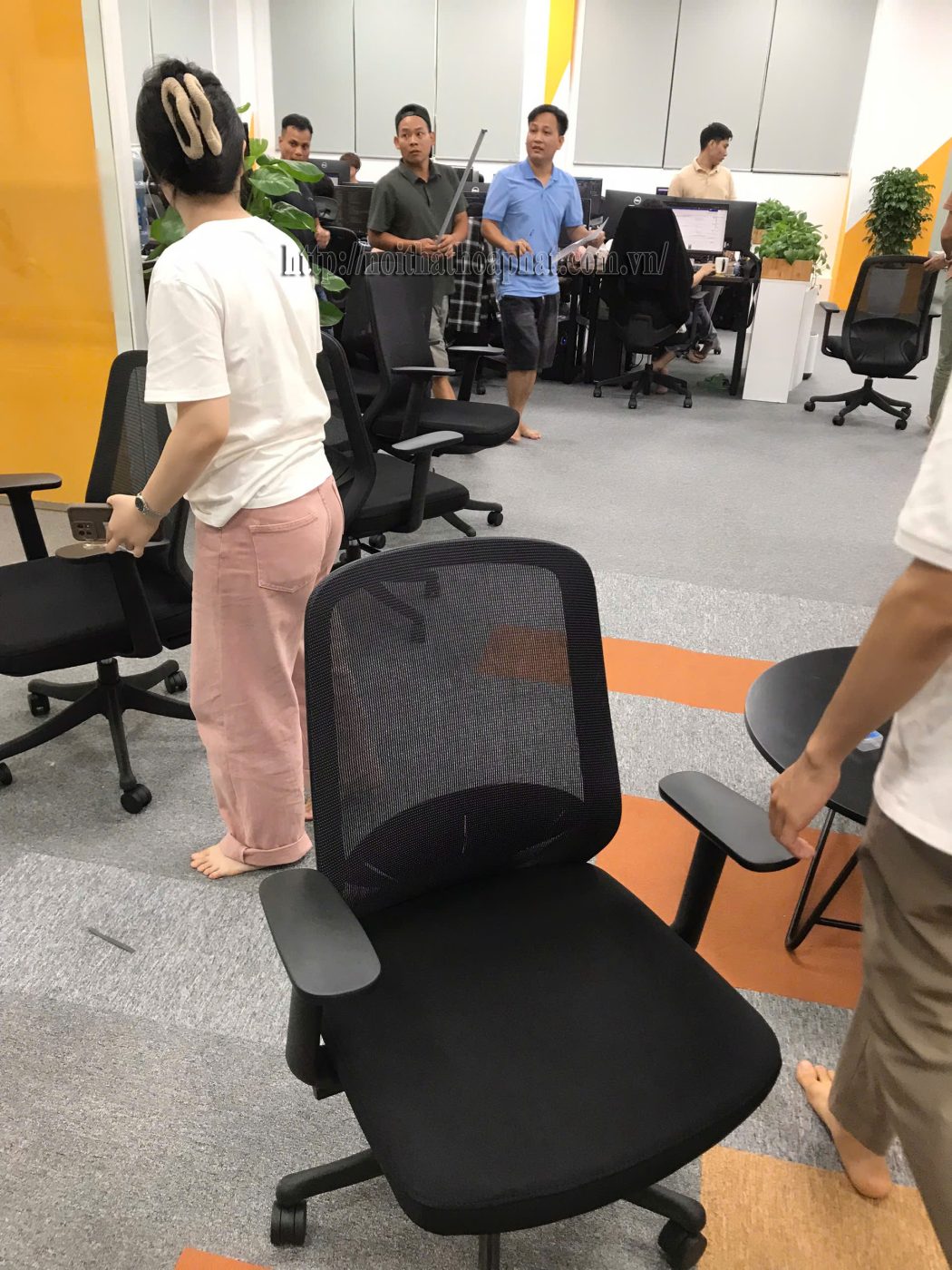 H&igrave;nh ảnh thực tế ghế văn ph&ograve;ng lưng lưới FMX616