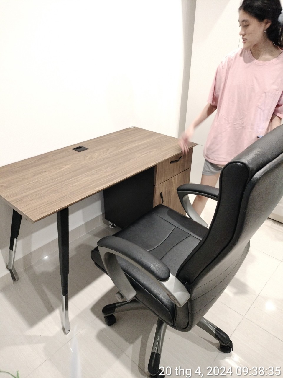 H&igrave;nh ảnh thực tế ghế xoay l&atilde;nh đạo SG904