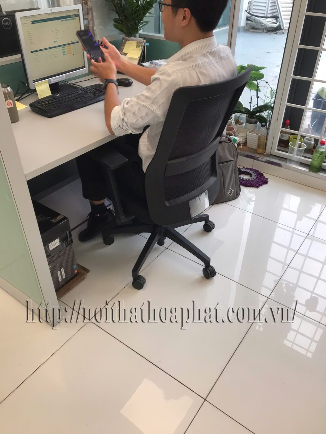Hình ảnh thực tế ghế xoay lưng lưới Hòa Phát FMX8016 Hình ảnh thực tế ghế xoay lưng lưới Hòa Phát FMX8016