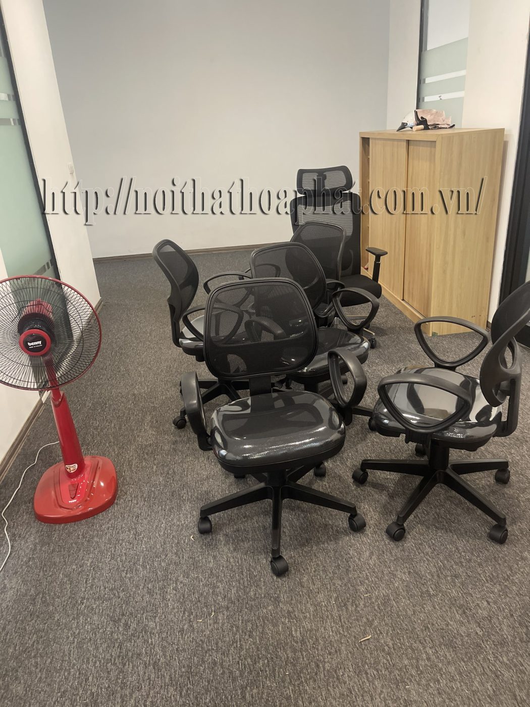 Hình ảnh thực tế ghế xoay lưới chuyên viên Hòa Phát GL101B-2 Hình ảnh thực tế ghế xoay lưới chuyên viên Hòa Phát GL101B-2