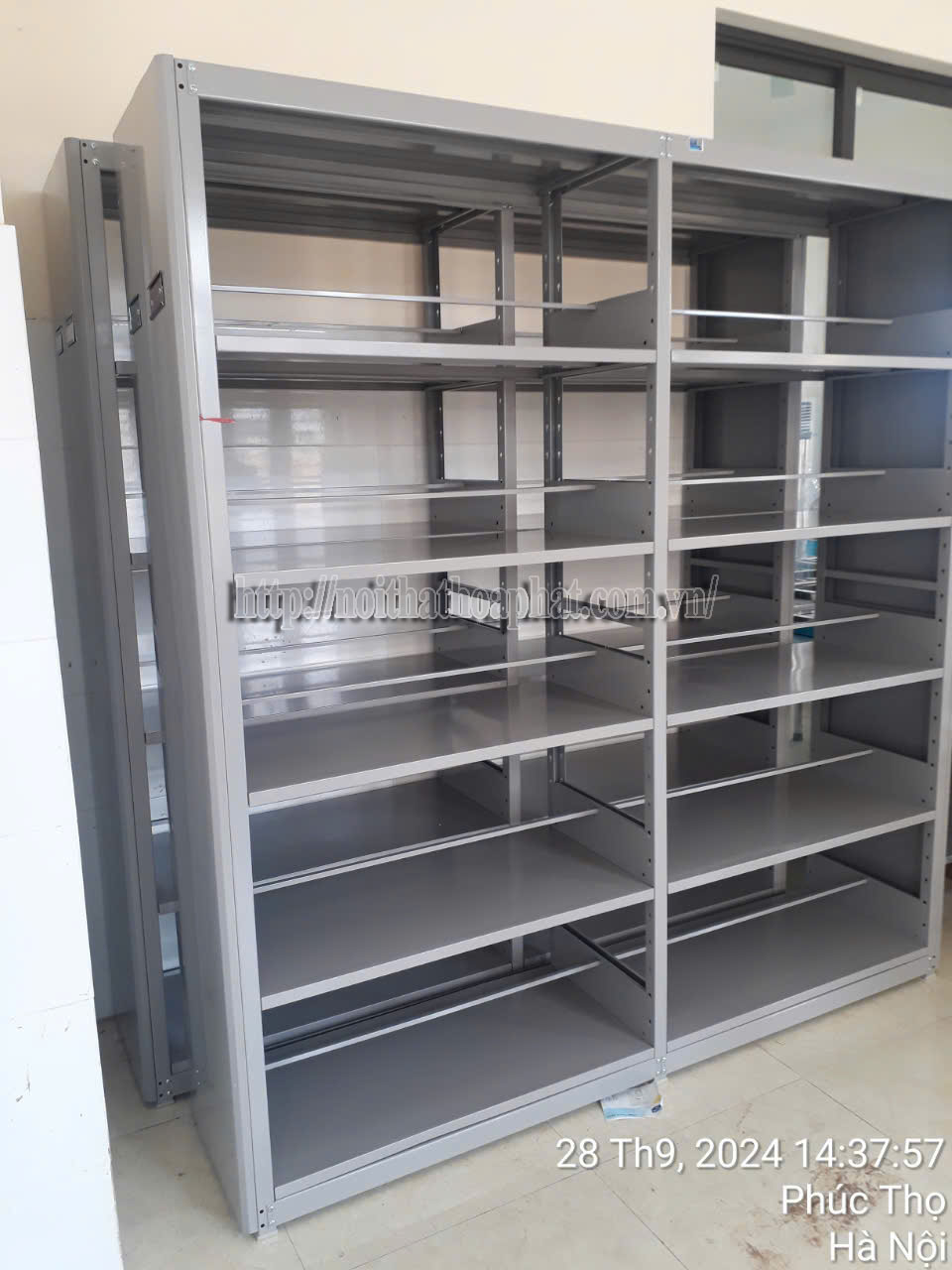 H&igrave;nh ảnh thực tế gi&aacute; thư viện GS5K2