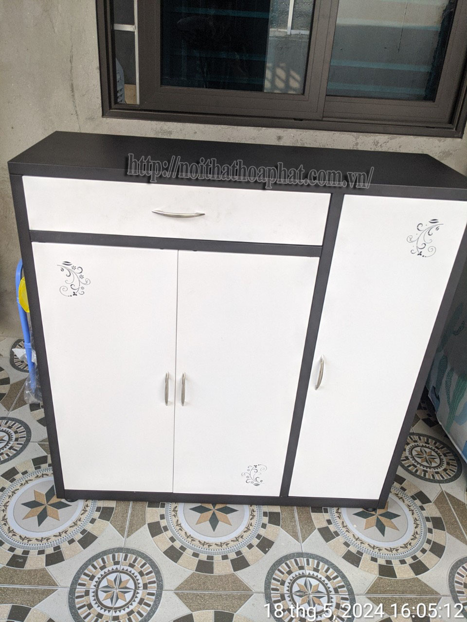 H&igrave;nh ảnh thực tế tủ để gi&agrave;y khung th&eacute;p TG04