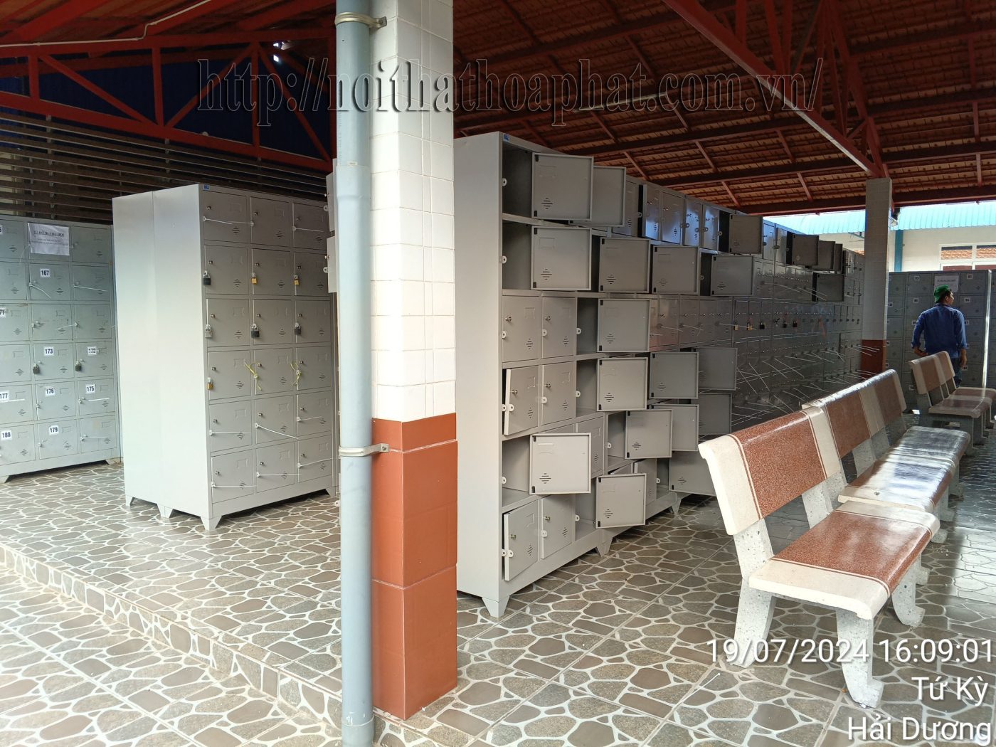 H&igrave;nh ảnh thực tế tủ đồ c&aacute; nh&acirc;n H&ograve;a Ph&aacute;t TU986-3KP-1