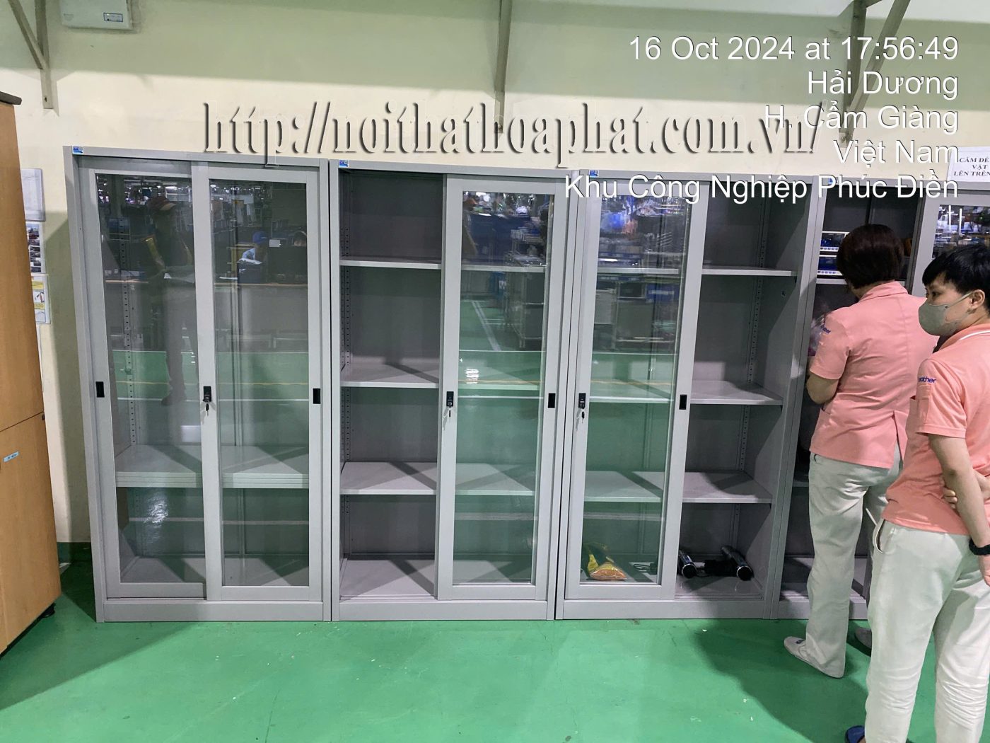 H&igrave;nh ảnh thực tế tủ hồ sơ c&aacute;nh k&iacute;nh TU08-4