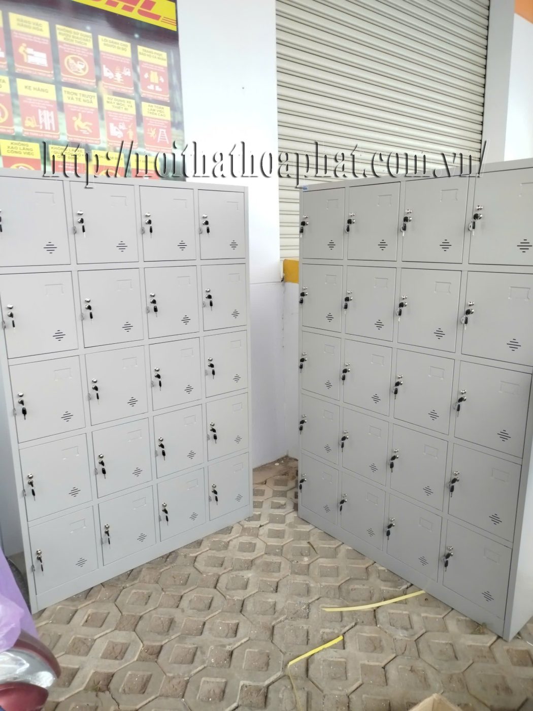 Hình ảnh thực tế tủ locker 4 ngăn TU985-4K-1 Hình ảnh thực tế tủ locker 4 ngăn TU985-4K-1