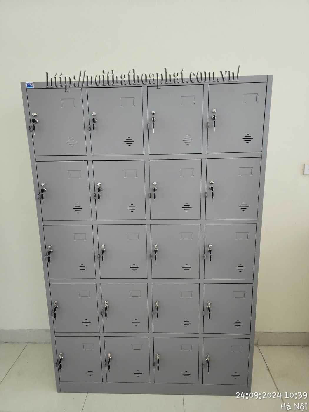 Hình ảnh thực tế tủ locker 4 ngăn TU985-4K-2 Hình ảnh thực tế tủ locker 4 ngăn TU985-4K-2