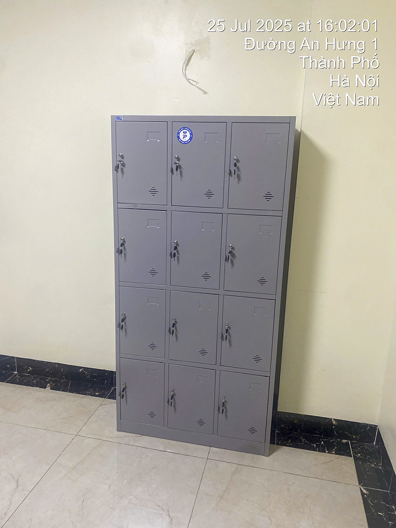 H&igrave;nh ảnh thực tế tủ locker sắt 12 ngăn TU984-3KP