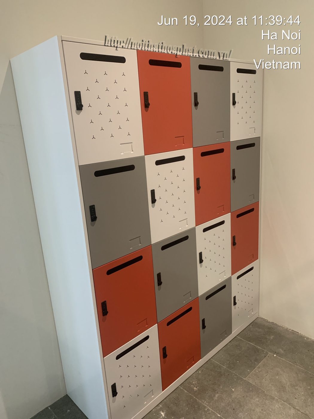 Hình ảnh thực tế tủ locker kháo số 16 ngăn TU984-4KS-2 Hình ảnh thực tế tủ locker kháo số 16 ngăn TU984-4KS-2