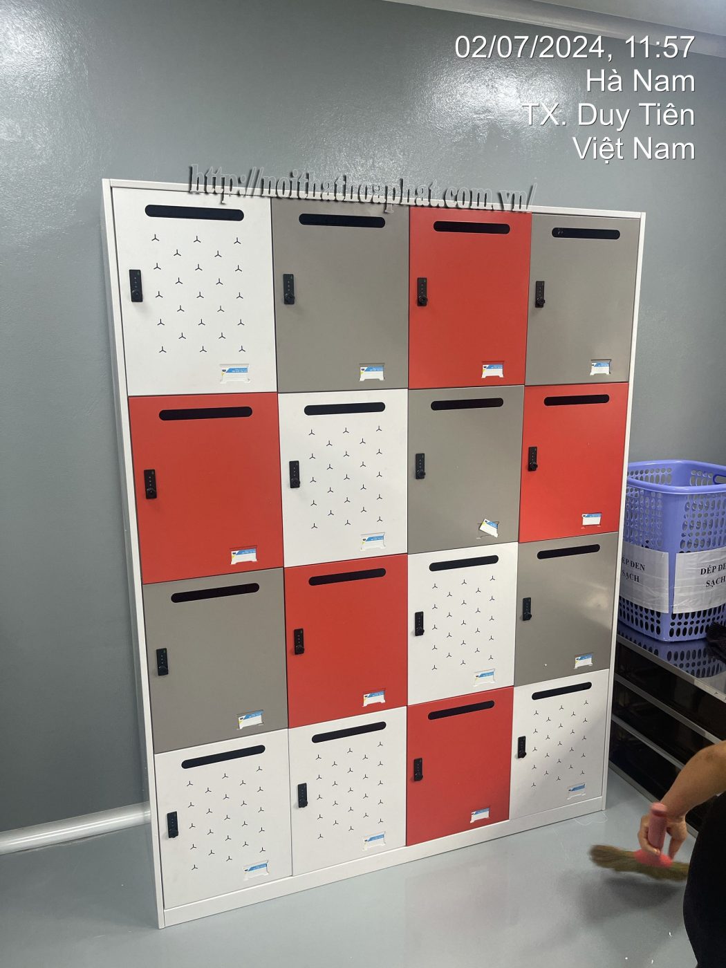 Hình ảnh thực tế tủ locker kháo số 16 ngăn TU984-4KS-3 Hình ảnh thực tế tủ locker kháo số 16 ngăn TU984-4KS-3