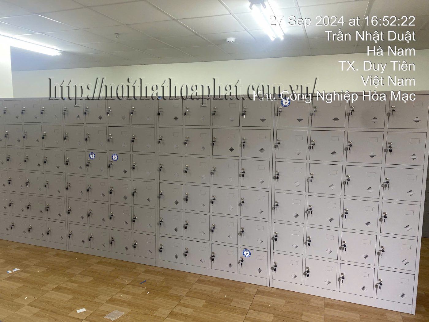 H&igrave;nh ảnh thực tế tủ locker sắt 24 ngăn TU986-4KP-3