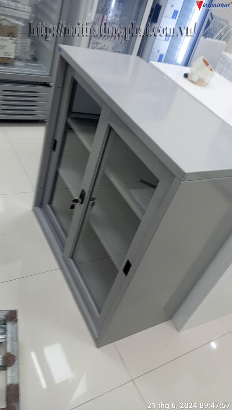 H&igrave;nh ảnh thực tế tủ sắt c&aacute;nh k&iacute;nh TU88G-1