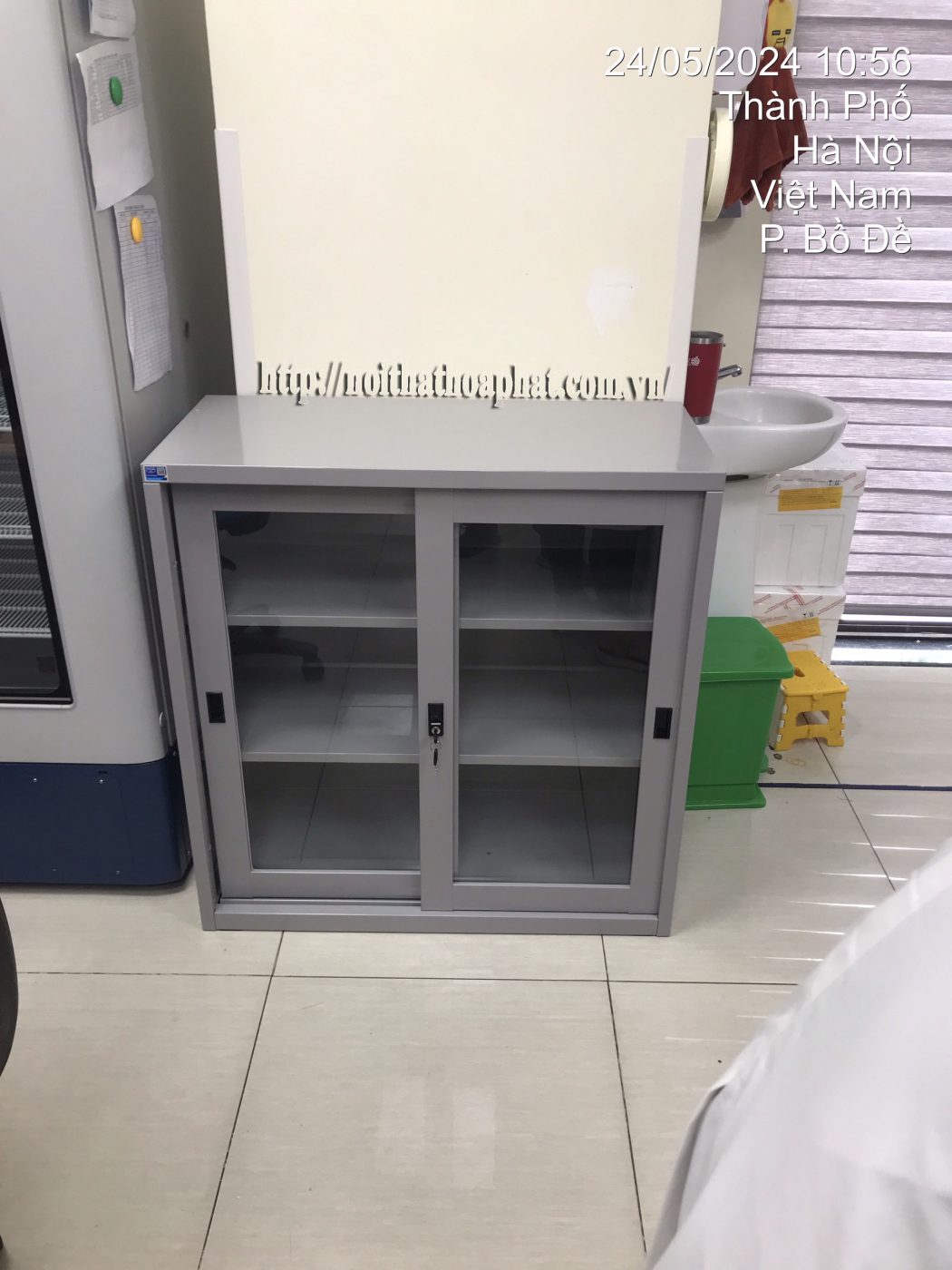 H&igrave;nh ảnh thực tế tủ sắt c&aacute;nh k&iacute;nh TU88G