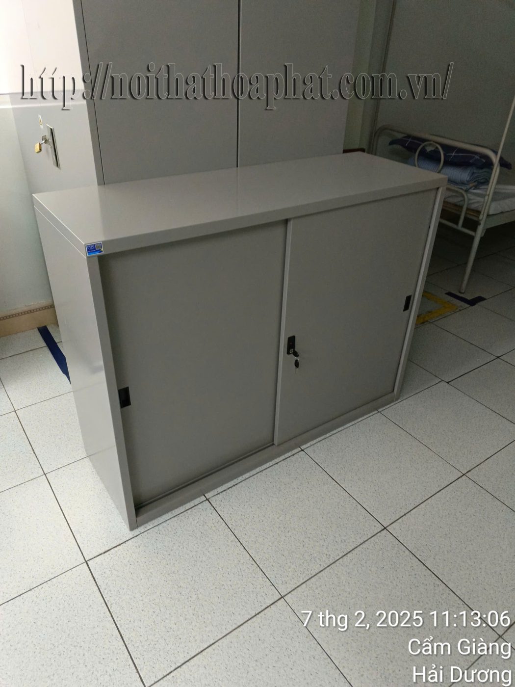 H&igrave;nh ảnh thực tế tủ sắt c&aacute;nh l&ugrave;a h&ograve;a ph&aacute;t TU118S-2