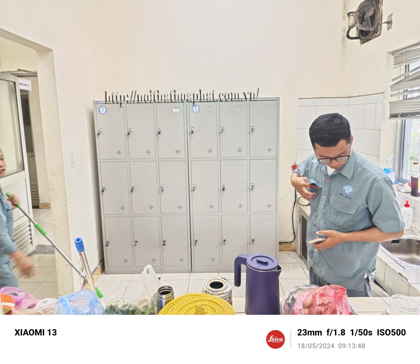 H&igrave;nh ảnh thực tế tủ sắt đựng đồ c&aacute; nh&acirc;n TU983-3KP