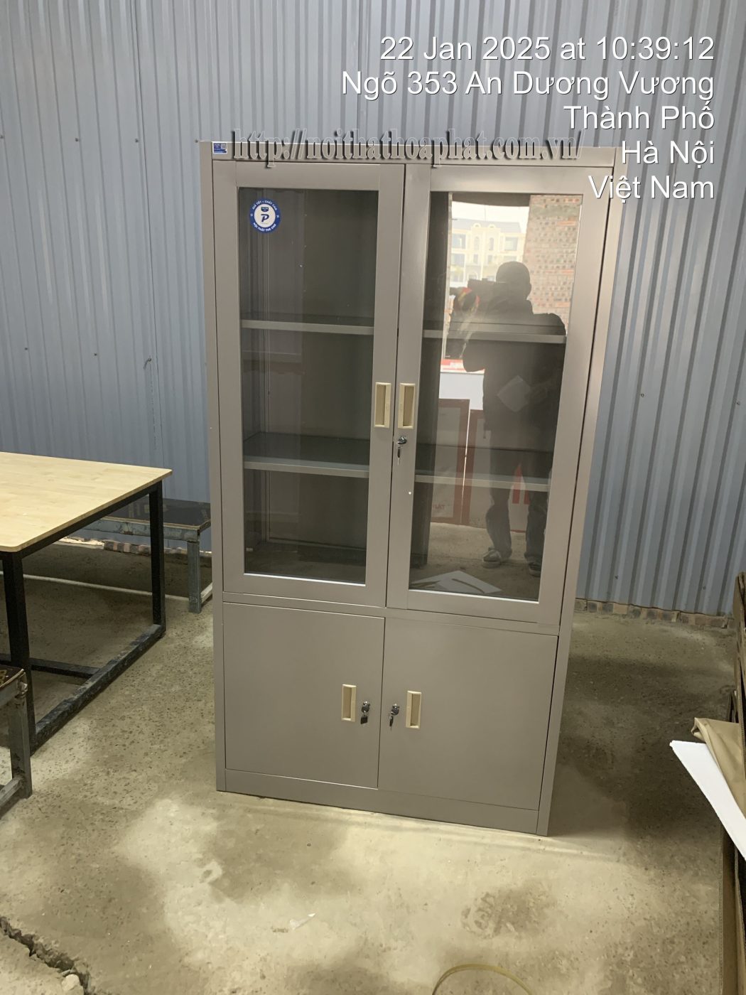 Hình ảnh thực tế tủ sắt sơn tĩnh điện TU09K3PCK-12 Hình ảnh thực tế tủ sắt sơn tĩnh điện TU09K3PCK-12