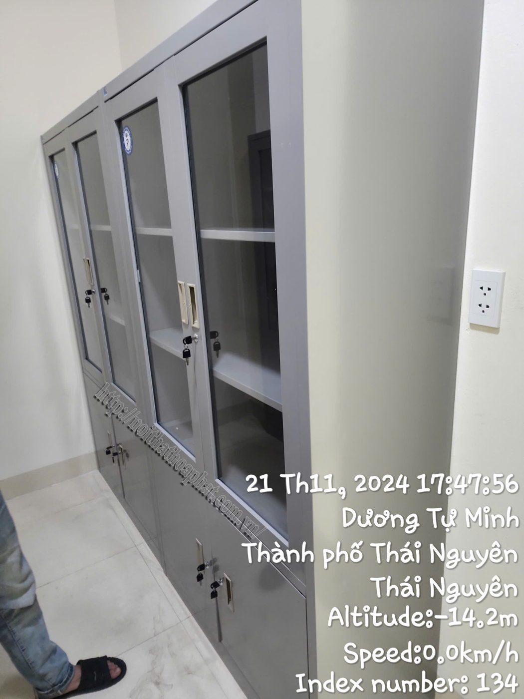 Hình ảnh thực tế tủ sắt sơn tĩnh điện TU09K3PCK-9 Hình ảnh thực tế tủ sắt sơn tĩnh điện TU09K3PCK-9