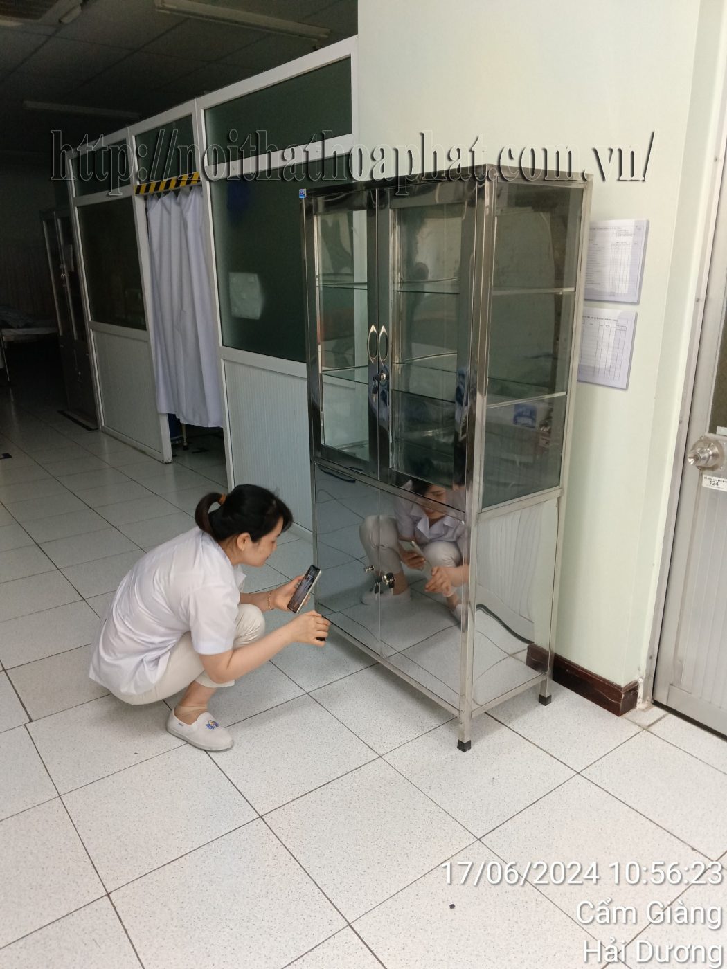 Hình ảnh thực tế tủ y tế TYT02 Hình ảnh thực tế tủ y tế TYT02