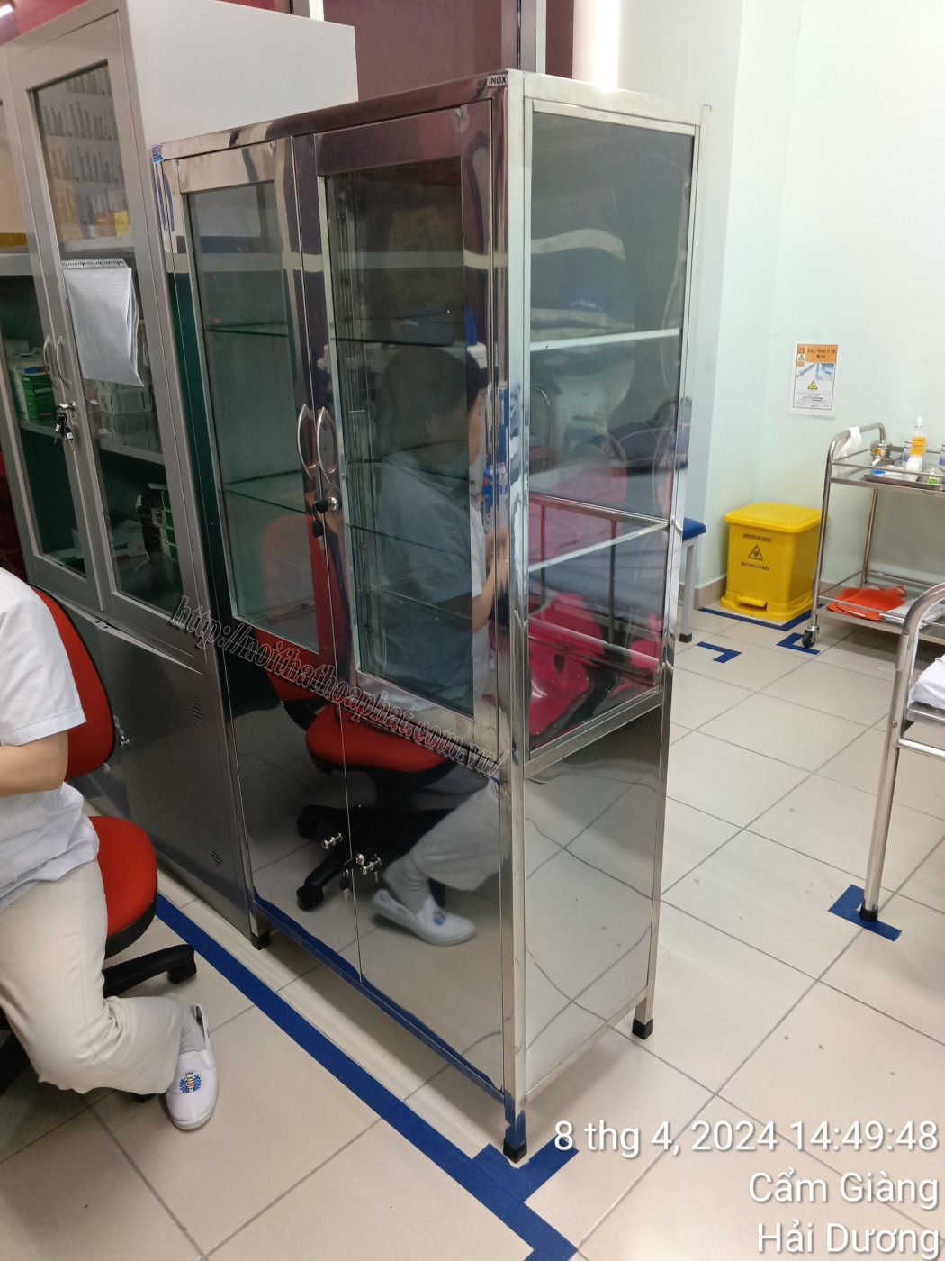 Hình ảnh thực tế tủ y tế TYT02 Hình ảnh thực tế tủ y tế TYT02